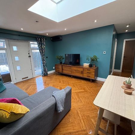 Streatham House - 2 Bedroom - Sleeps 6 - Free Wifi Streatham Vale Экстерьер фото