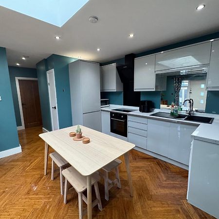 Streatham House - 2 Bedroom - Sleeps 6 - Free Wifi Streatham Vale Экстерьер фото