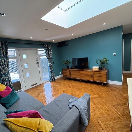 Streatham House - 2 Bedroom - Sleeps 6 - Free Wifi Streatham Vale Экстерьер фото